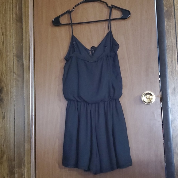 Spaghetti string romper - Picture 2 of 3